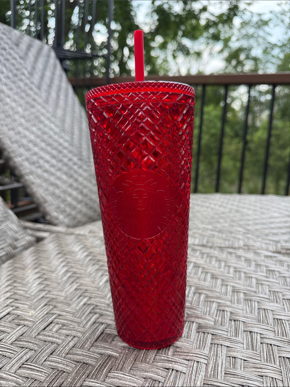 Starbucks Holiday Red Jeweled Tumbler featuring a textured diamon sz 24 oz